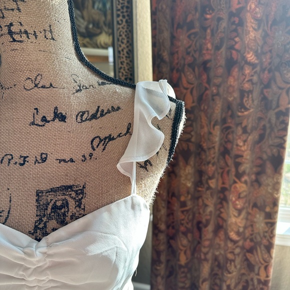 Beautiful, white long dress - Picture 3 of 5